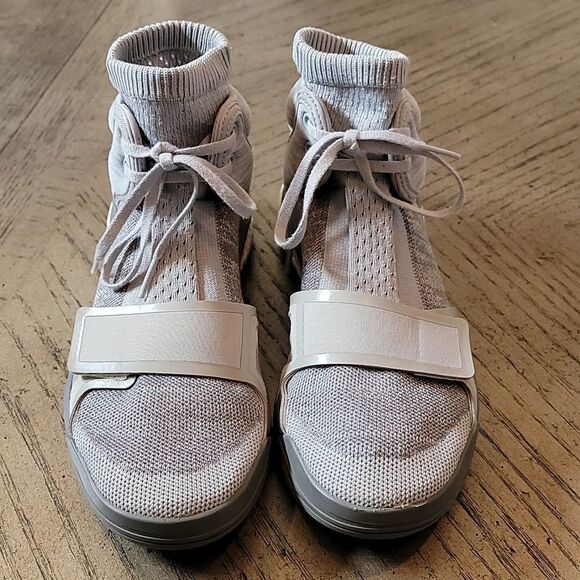 Stella Mccartney size 7 gray hightop training shoe vibe sonic🤍 - Picture 9 of 10